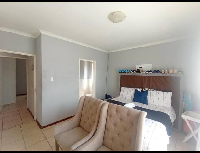 2 BEDROOM APARTMENT FOR SALE IN WILLOWBROOK